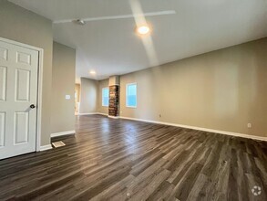 Building Photo - 1025 West Ave