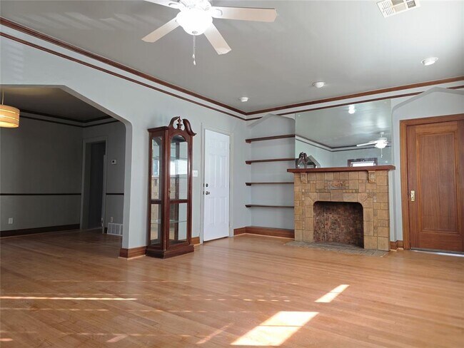 Building Photo - 1725 NW 18th St