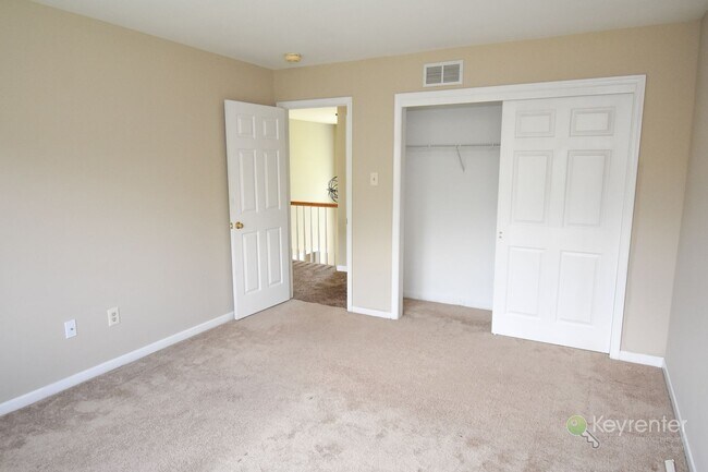 Building Photo - 5474 Grandview Ln