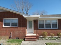 Building Photo - 3 Bedroom 2 Bathroom Spilt Unit in Wilmington