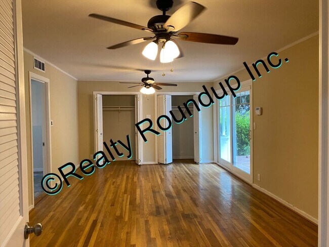 Building Photo - Beautiful Lincoln Village Home
