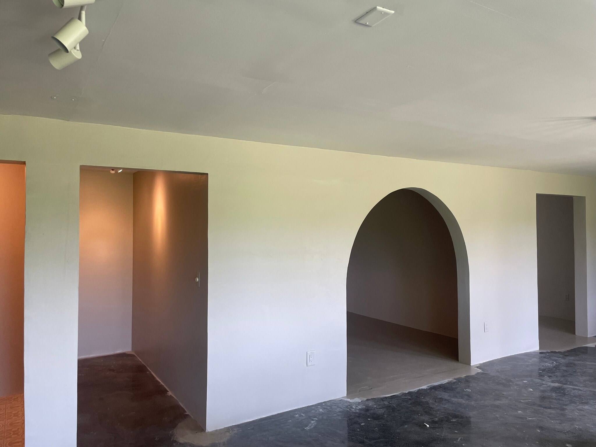 Building Photo - 387 Eichybush Rd
