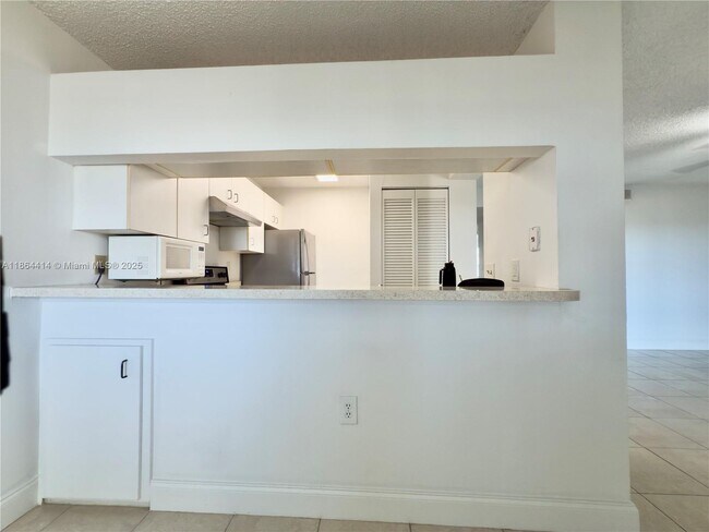 Building Photo - 13204 Glenmoor Dr