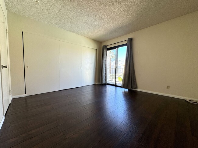 Building Photo - Available Now!! Charming 2 Bed/ 1.5 Bath I...