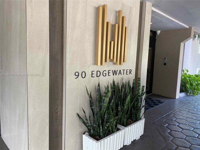 Building Photo - 90 Edgewater Dr