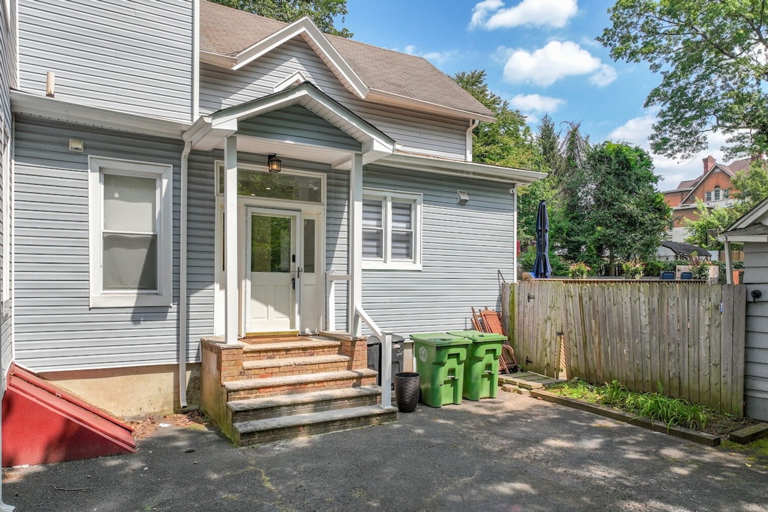 Building Photo - 139 W 4th Ave