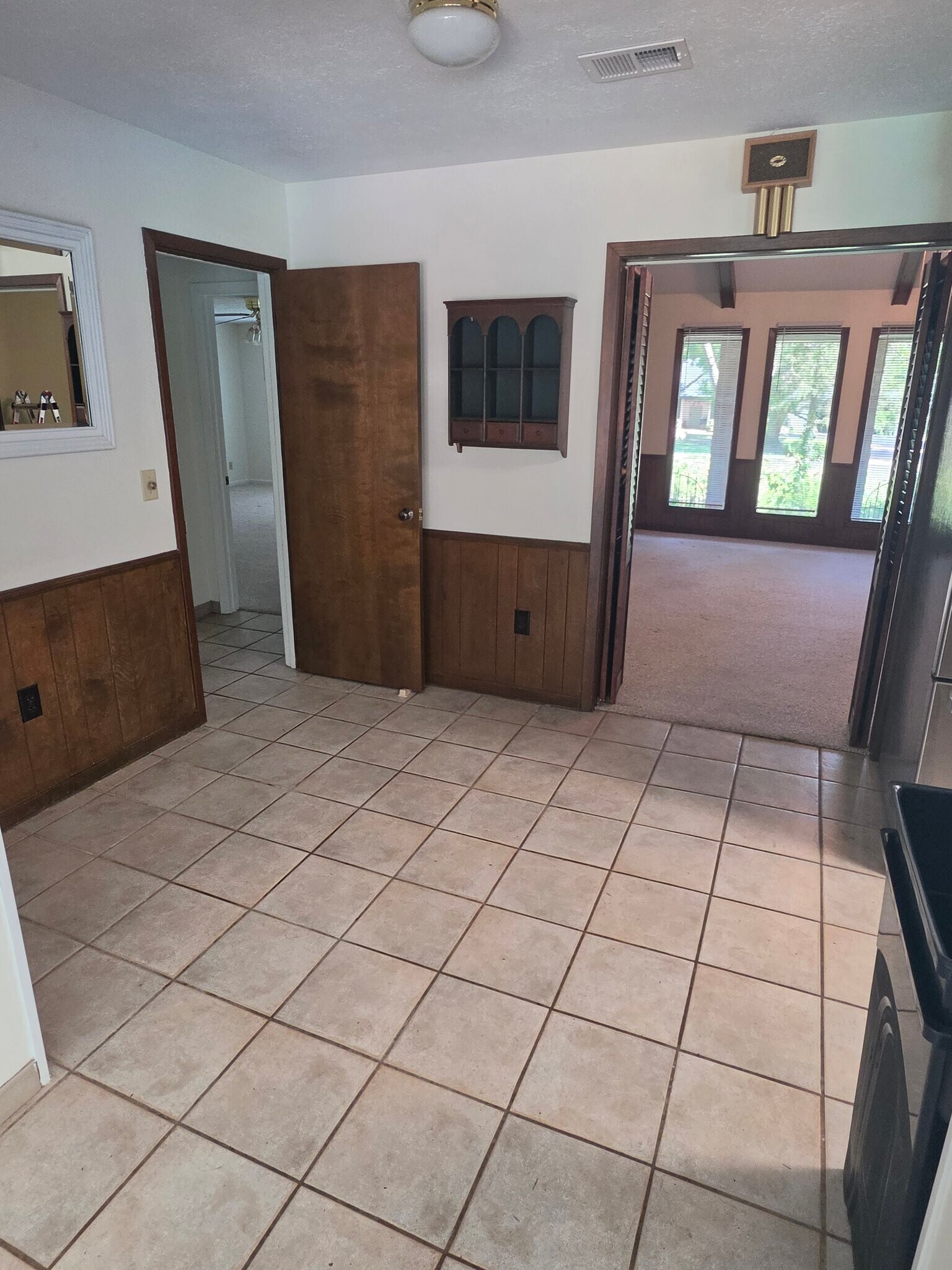 Building Photo - 307 Lakeside Dr
