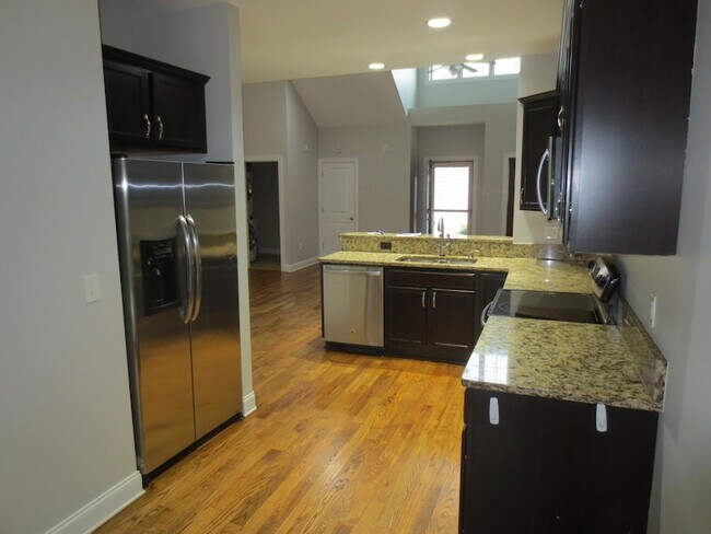 Building Photo - 102 Cypress Cir