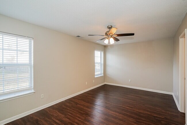 Building Photo - 306 Hank Aaron Cove