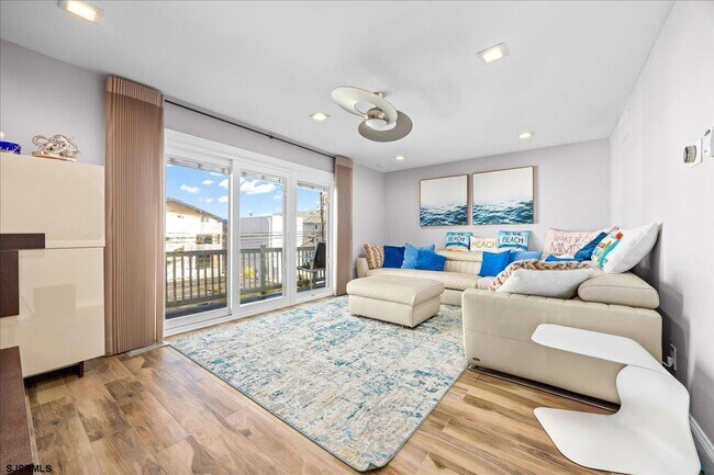 Building Photo - 9616 Pacific Ave