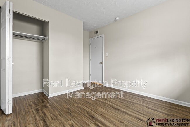 Building Photo - 3966 Northampton Dr