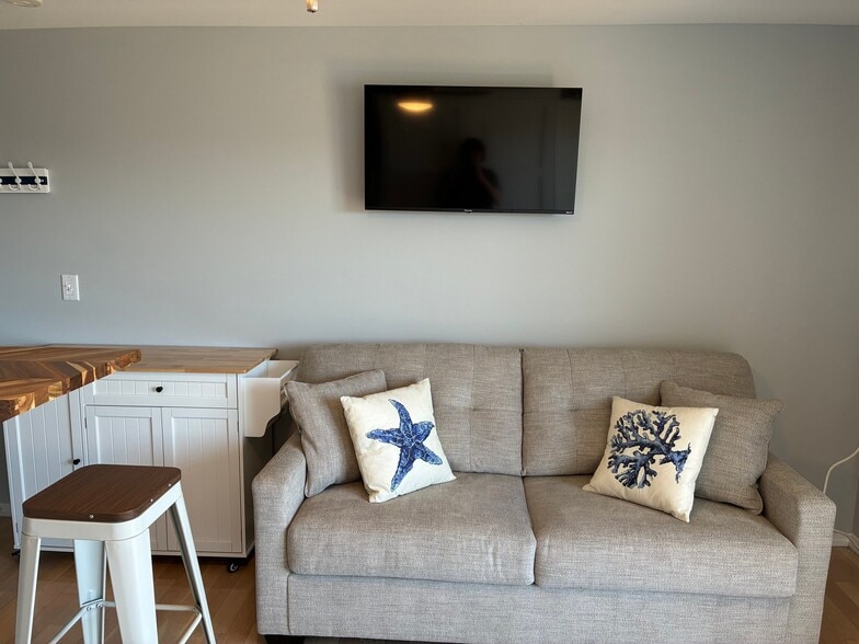 Building Photo - 550 Winnacunnet Rd