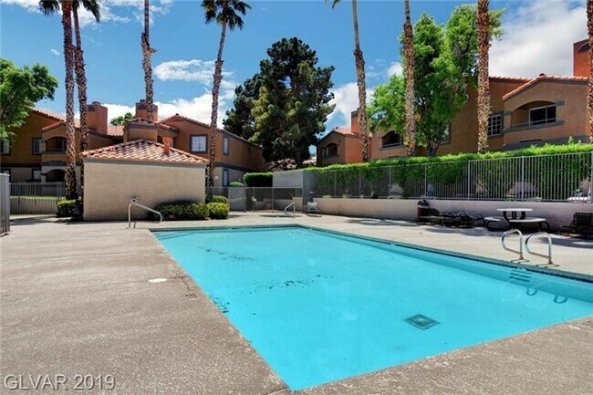 Building Photo - 220 Mission Newport Ln