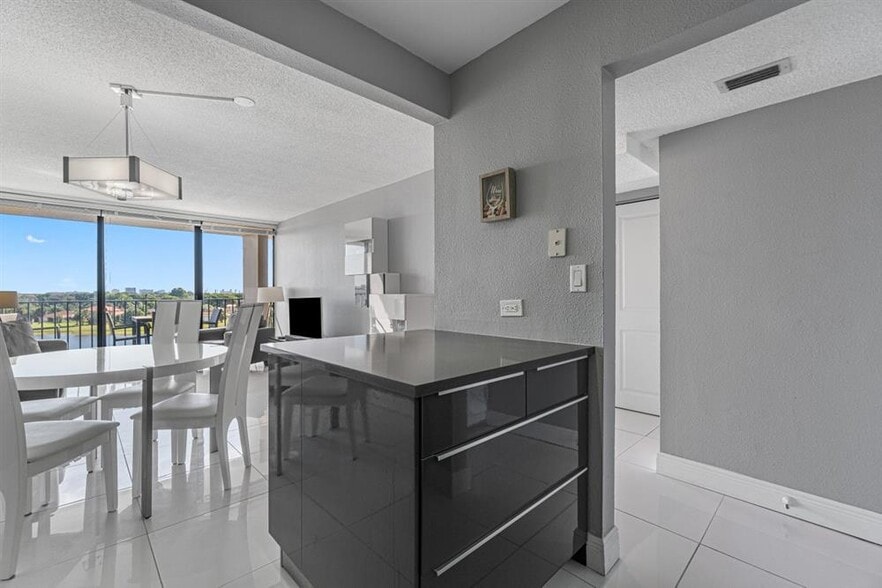 Building Photo - 1830 Embassy Dr