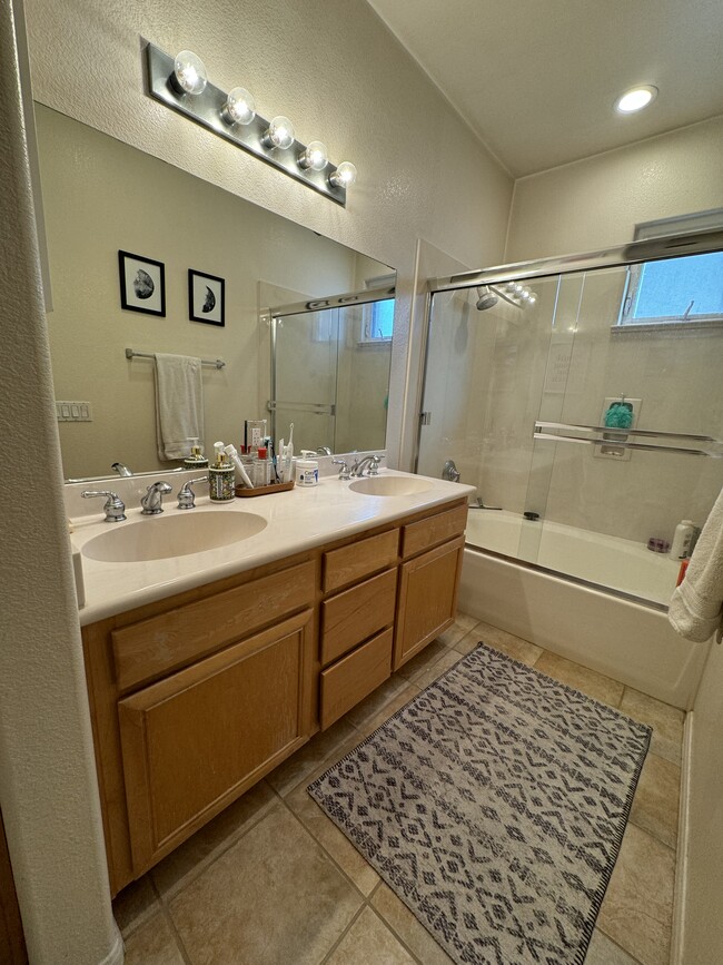 Primary bedroom bathroom - 2026 Garnet Ave