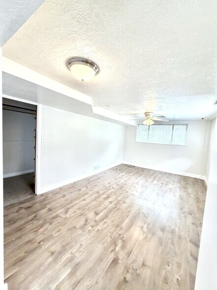 Building Photo - 1177 E 500 N