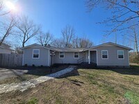 Building Photo - 4 Bedroom/2 Bath Harvest/Monrovia Area