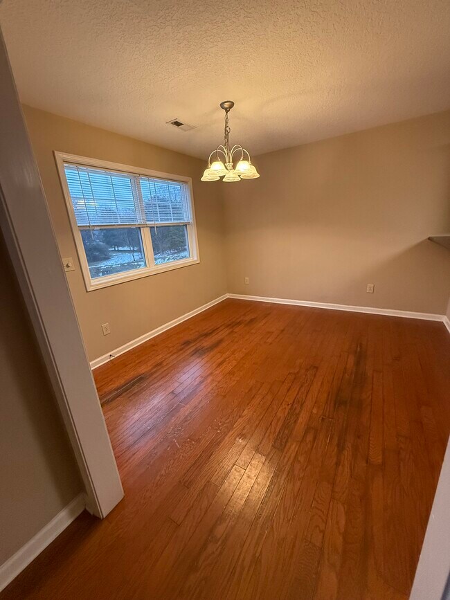 Building Photo - 9907 Thunderbolt Way