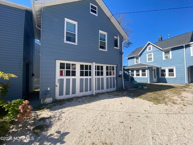 Building Photo - 309 Hume St