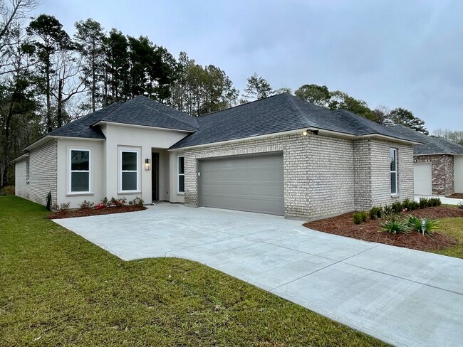 Building Photo - 4 bedroom home in Denham Springs