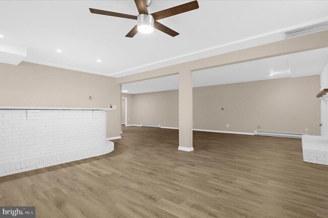 Building Photo - 7643 Paradise Beach Rd