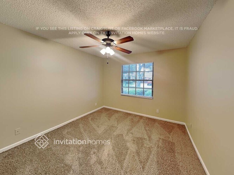 Building Photo - 5830 NW 40th Ln