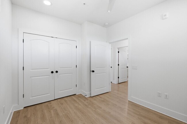 Building Photo - Beautiful 2 bedroom, 2 bathroom home in Gated Sunset Valley Community!!!