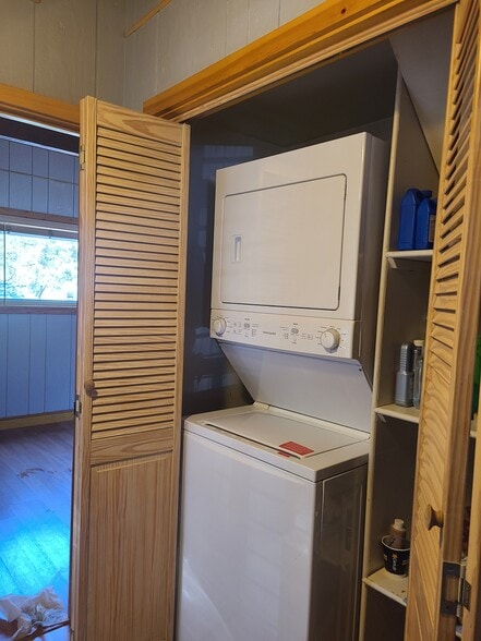 Building Photo - 15325 Acacia Way