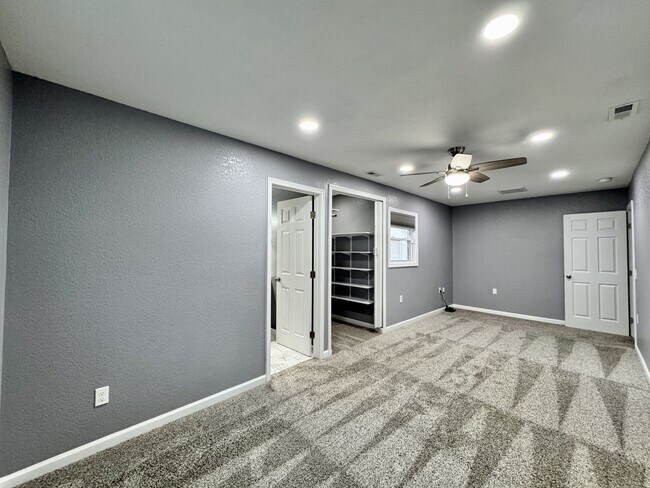 Building Photo - Fully-Updated 1st-Time Rental! Ready NOW! Pet Friendly w/Large, Detached Garage Workshop!