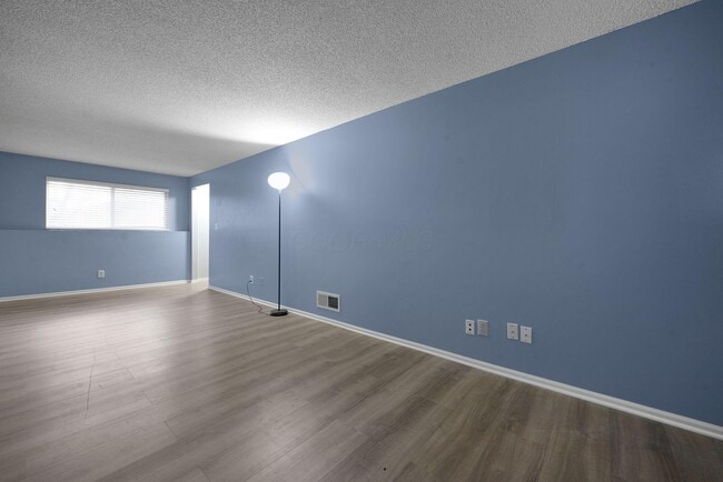 Building Photo - 4550 Glenhaven Dr