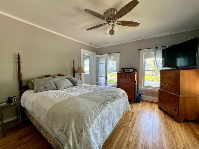 Building Photo - 3BD/1.5BA South Portland Single Family Home!! W/D In-Unit & Storage in Basement & Shed! Available...