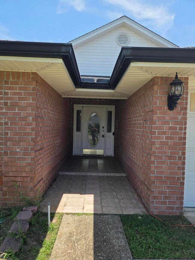 Building Photo - 610 Randall Roberts Rd