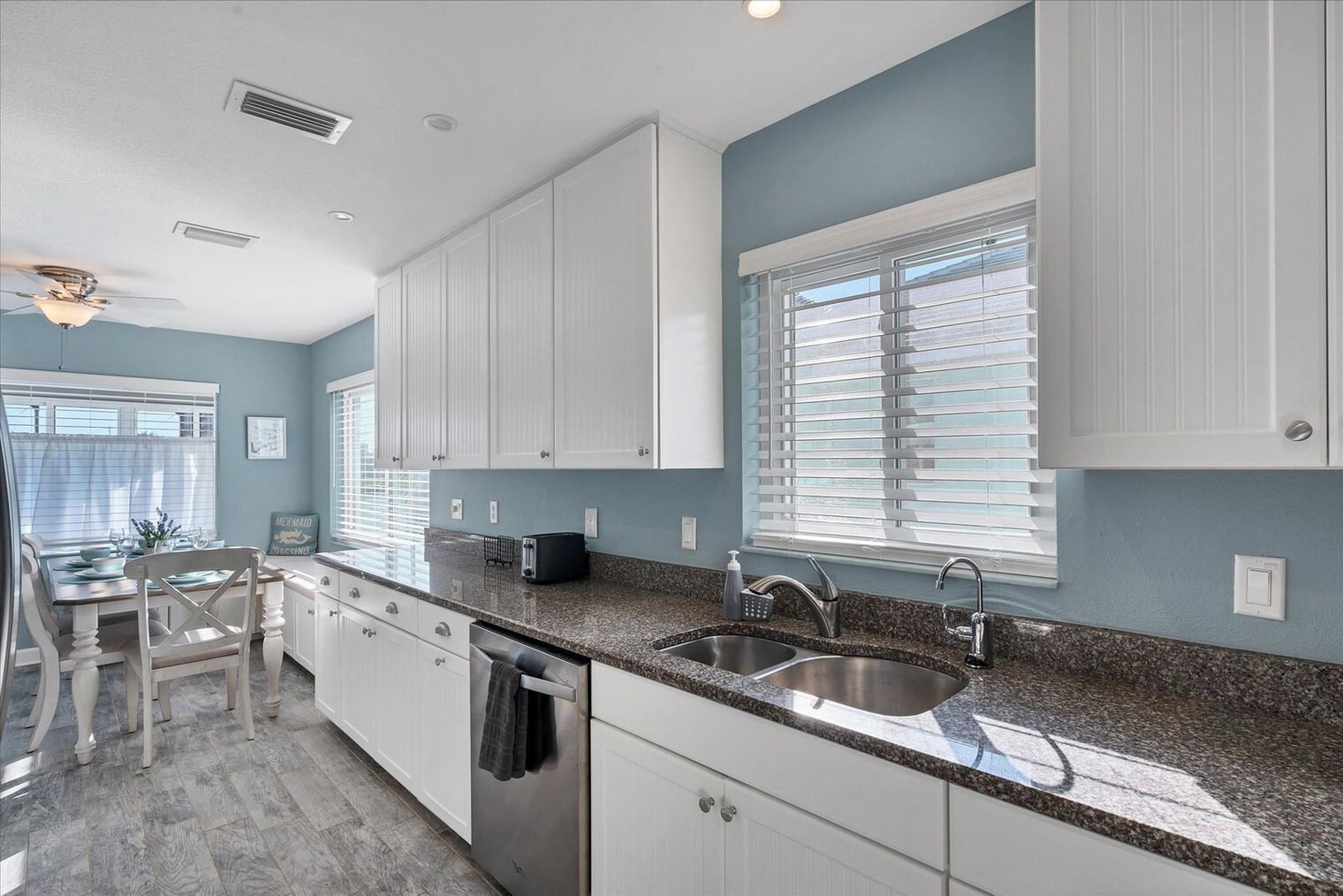 Building Photo - 15826 Aqua Cir