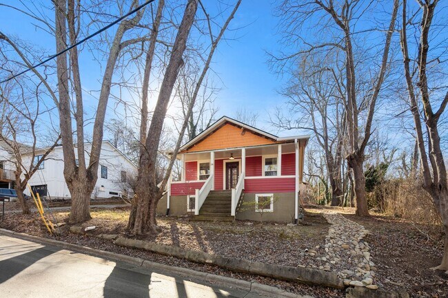 Primary Photo - West Asheville Cottage