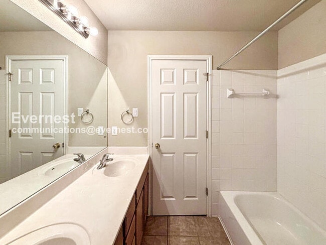 Building Photo - 3505 Fitzroy Ave