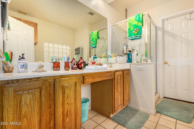 Building Photo - 542 S Cholla St