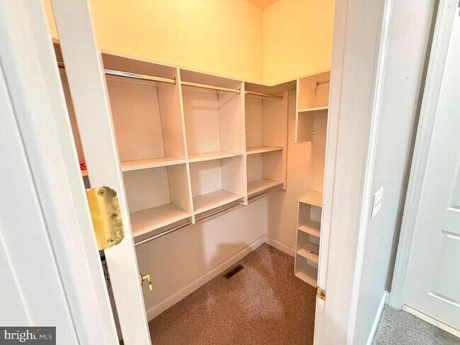 Building Photo - 122 Whiteland Hills Cir