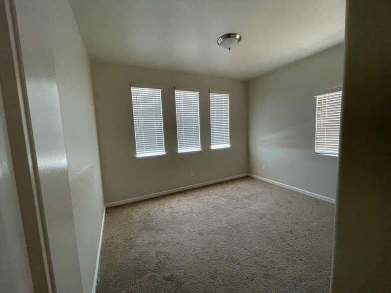 bedroom 1a - 710 Marybelle Dr