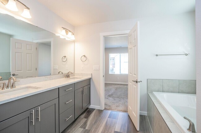 Building Photo - Newer 3-Bed Edgewood Home with A/C, Loft, ...