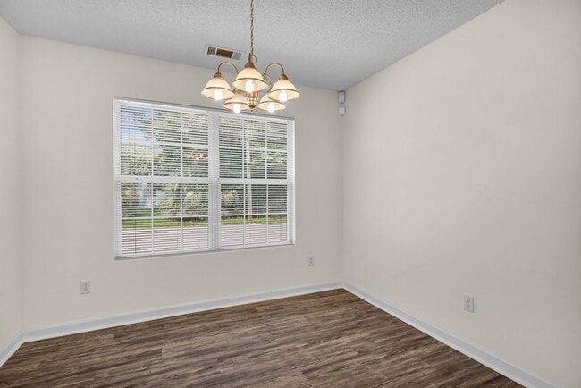 Building Photo - 1202 E Waldburg St