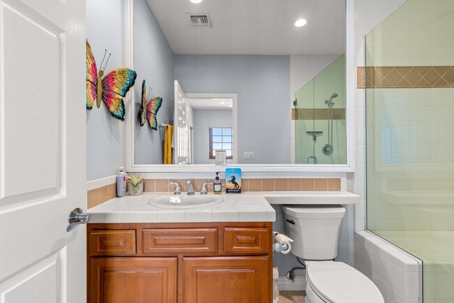 Building Photo - 546 N Indian Canyon Dr