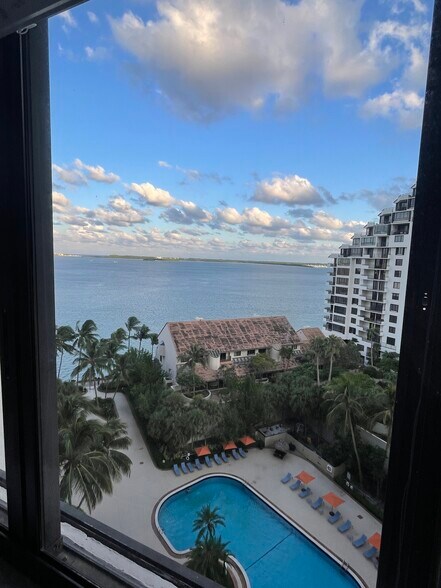 Building Photo - 540 Brickell Key Dr