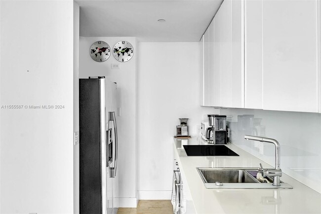 Building Photo - 7330 Ocean Terrace