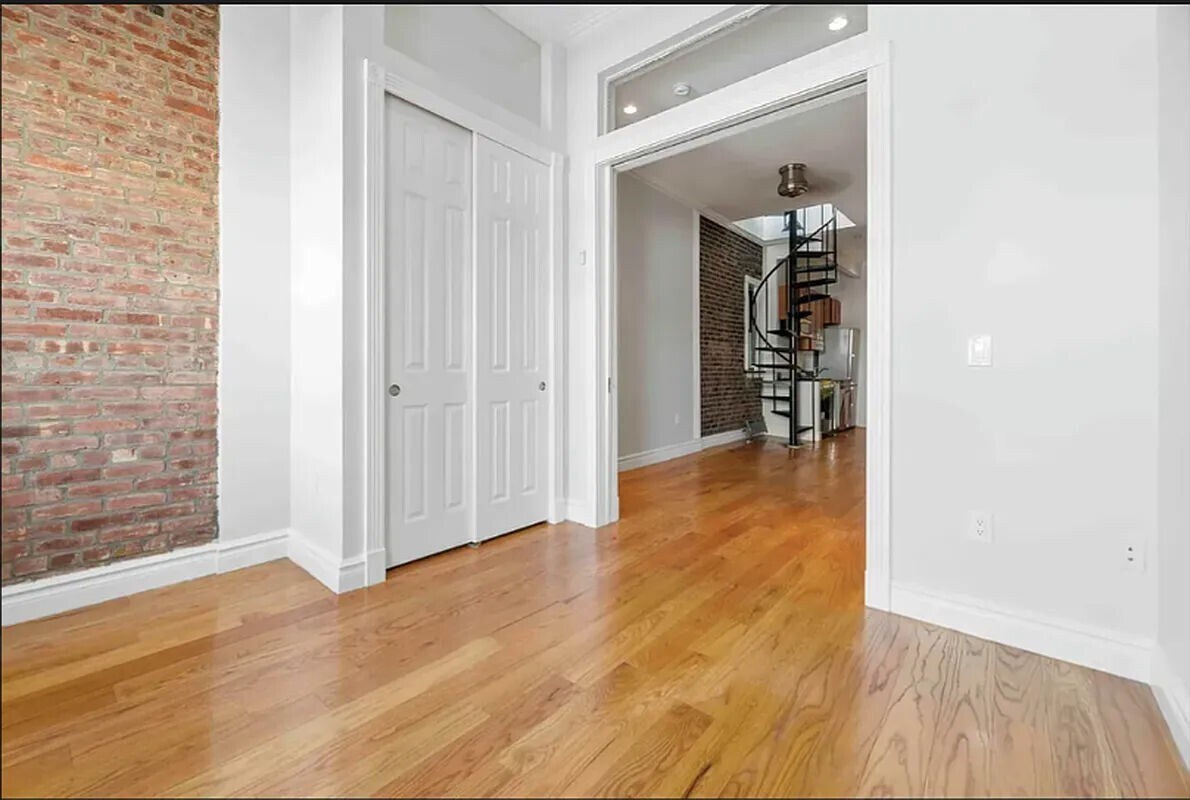 Building Photo - 724 Tenth Avenue