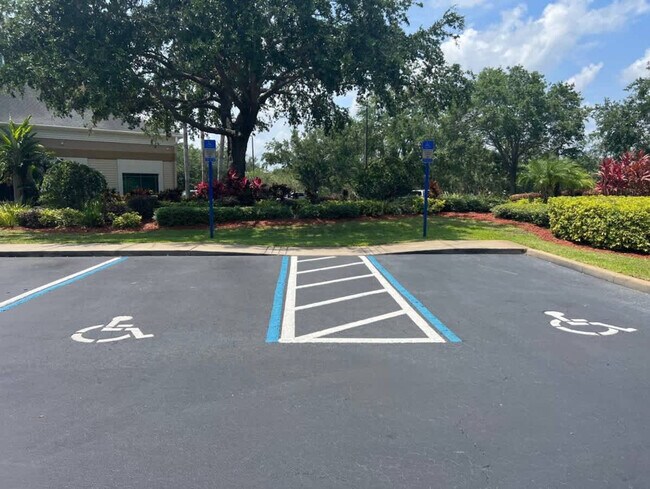 Building Photo - 8303 Palm Pkwy