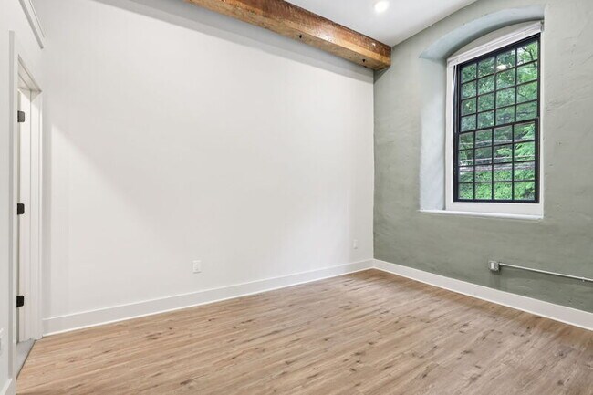 Building Photo - 201 Leverington Ave