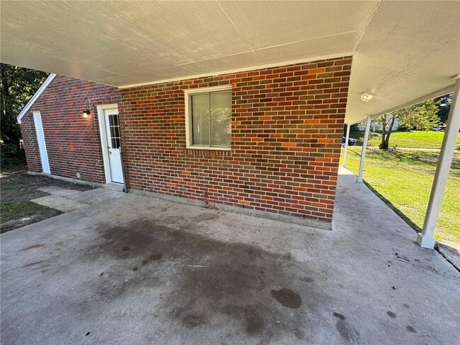 Building Photo - 401 Elmwood Dr