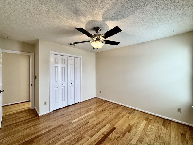 Building Photo - 4-Bedroom Home in Rock Creek Available NOW...