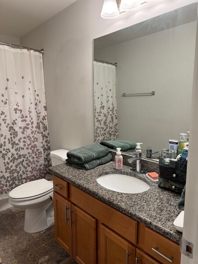 Building Photo - 516 Borden Rd