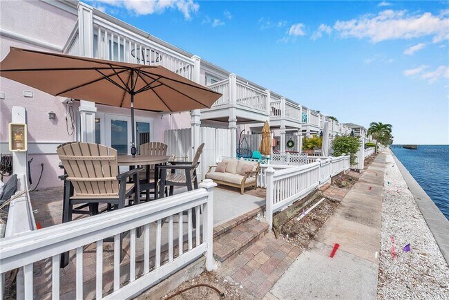 Building Photo - 5172 Coquina Key Dr SE
